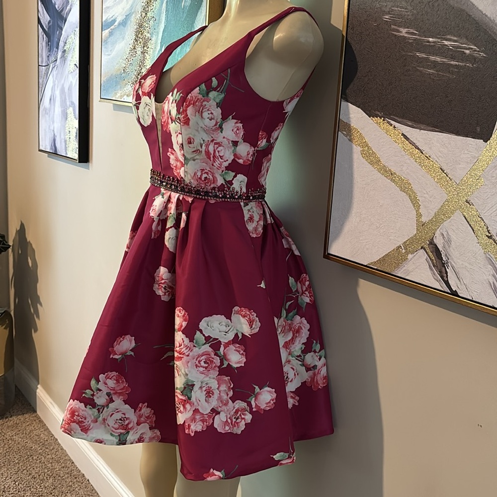 Floral Print Deep V-Neck Satin Dress With Beading Belt size 2 - Picture 7 of 12